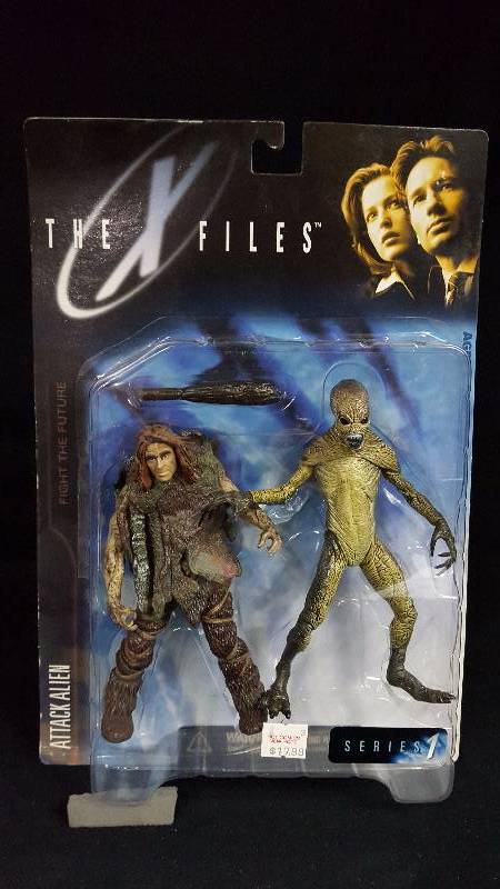 lot 233 image: The X Files Series 1 Action Figure