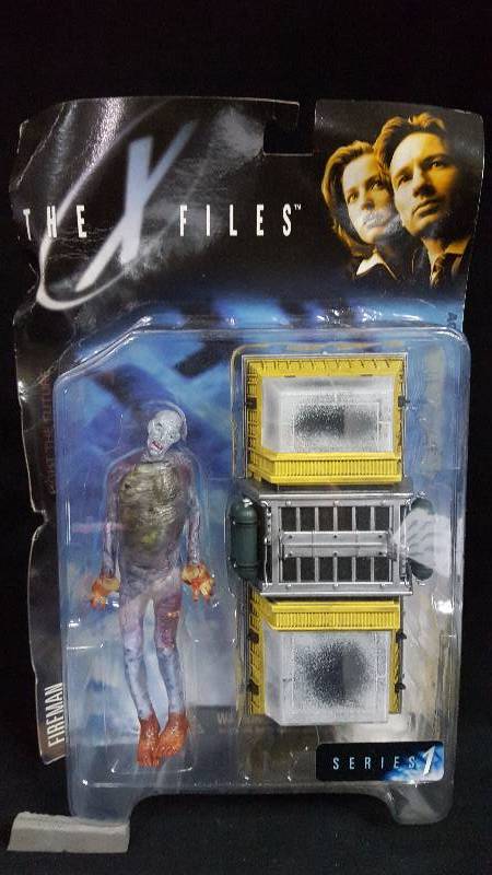 lot 235 image: The X Files Series 1 Action Figure