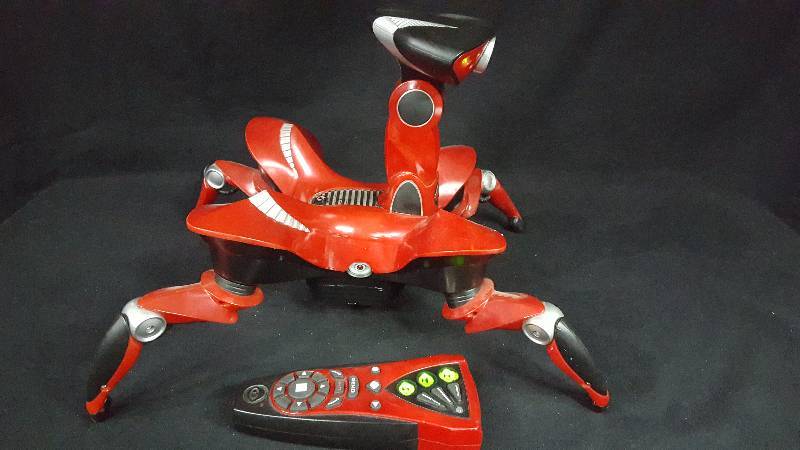 lot 275 image: WowWee Robot
