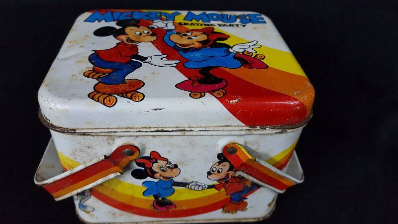 lot 287 image: Mickey & Minnie Mouse Lunch Box