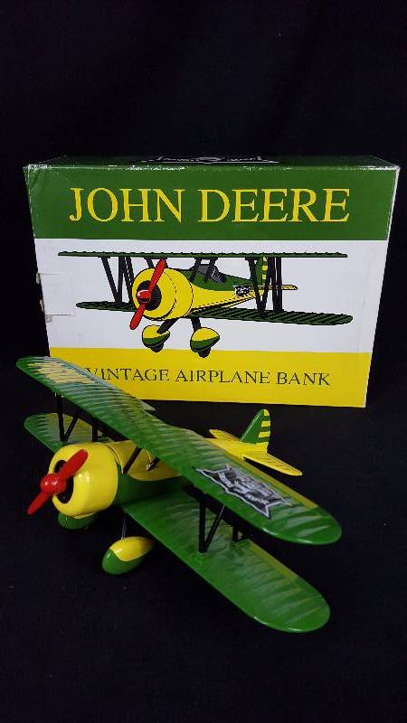 lot 325 image: John Deere Coin Bank