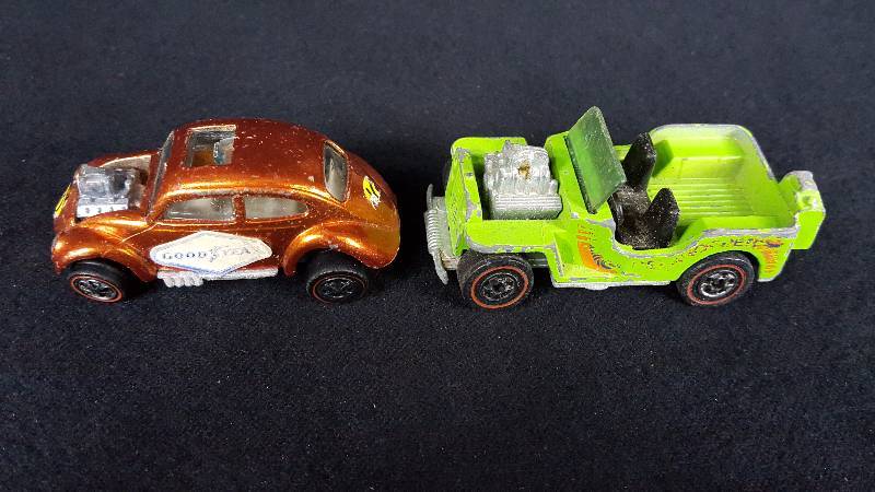 lot 332 image: (2) Redline Hot Wheels