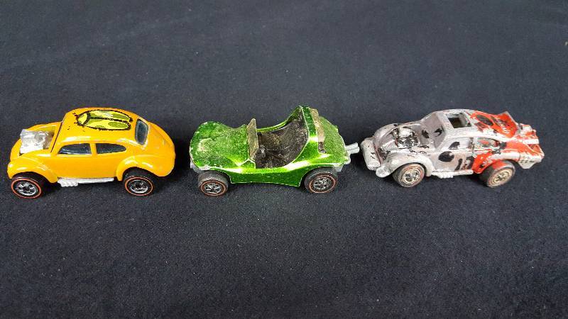 lot 337 image: (3) Redline Hot Wheels