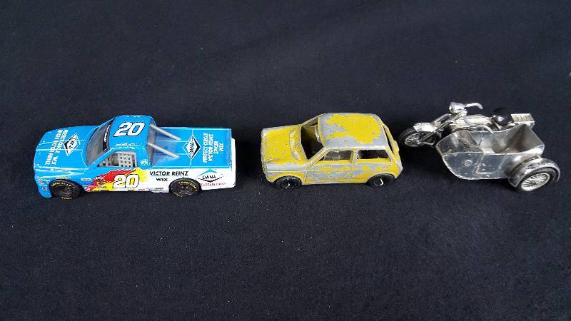 lot 339 image: Playart Racing Champions