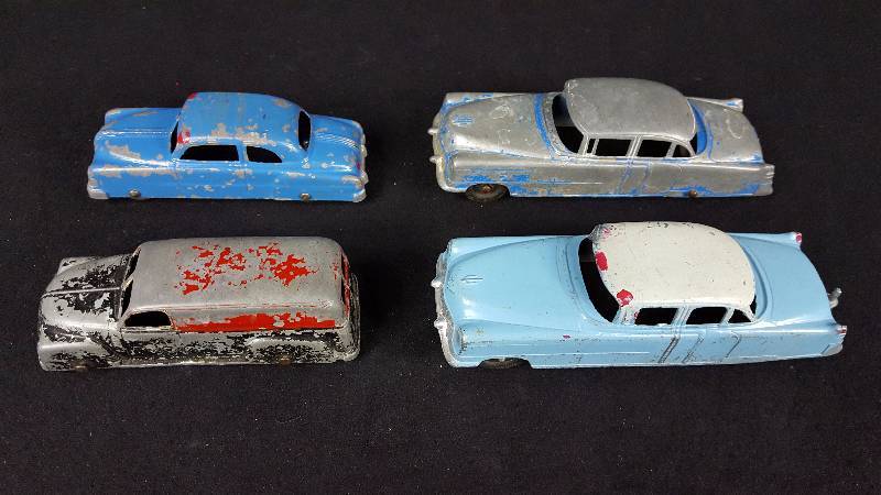 lot 342 image: Tootsietoy Cars