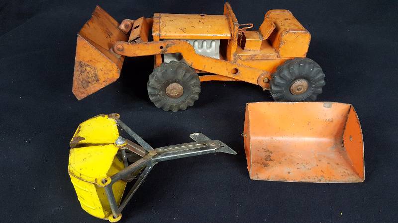 lot 352 image: Structo Bulldozer Front End Loader