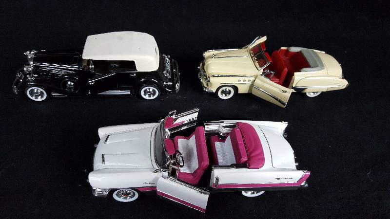 lot 375 image: Signature Die Cast Cars