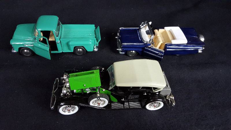 lot 376 image: Die Cast Cars