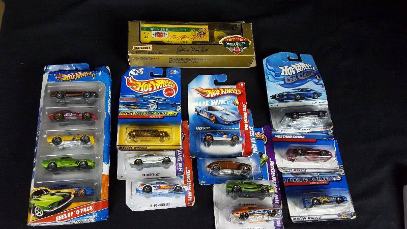 lot 379 image: Hot Wheels