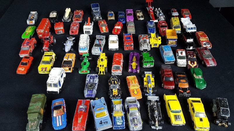 lot 393 image: Matchbox Hot Wheels Diecast cars
