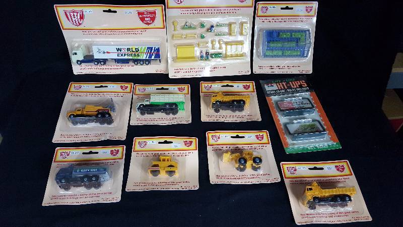 lot 403 image: H.O. Scale Train Accessorys