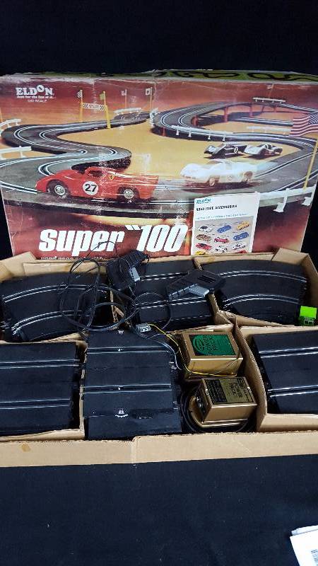 lot 405 image: Eldon Super 100 Slotcar Track