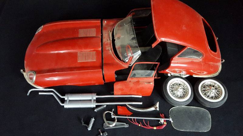 lot 408 image: Monogram Extra large Model