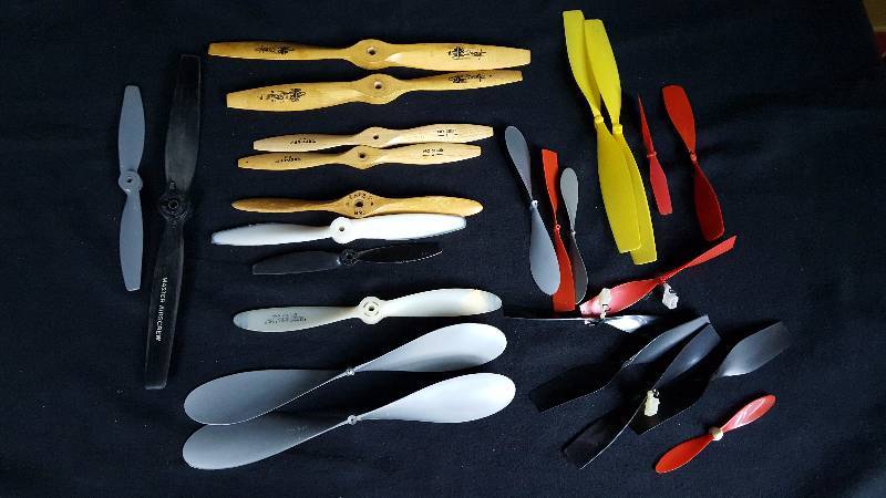 lot 416 image: Assorted Toy Props