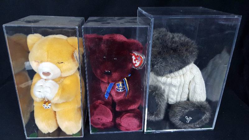 lot 425 image: Beanie Babys & Boyds Bear