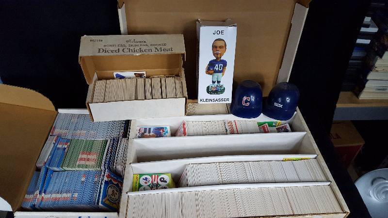 lot 432 image: Baseball Cards & Figures