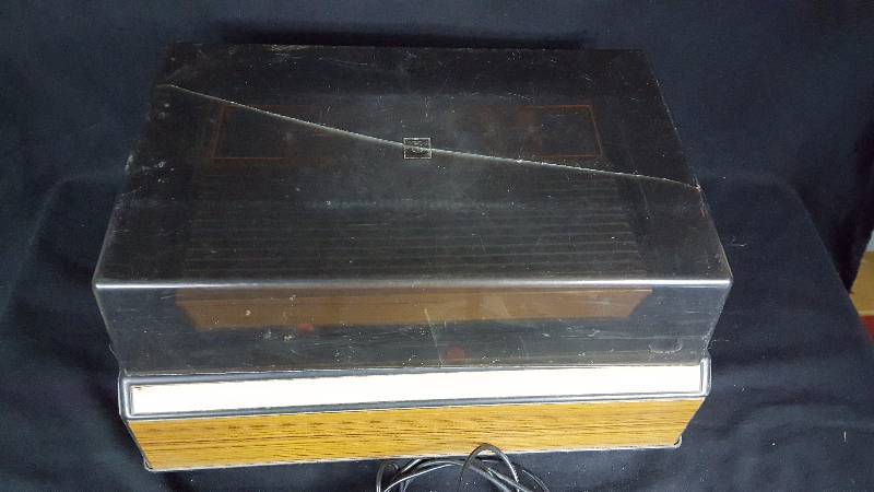 lot 435 image: Vintage Atari System With (30) Games.