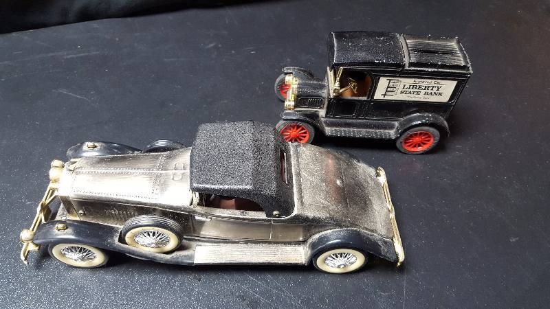 lot 440 image: Ertl Coin Bank & Raido