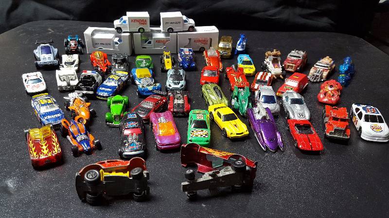 lot 444 image: Vintage Hot Wheels Match Box & Others
