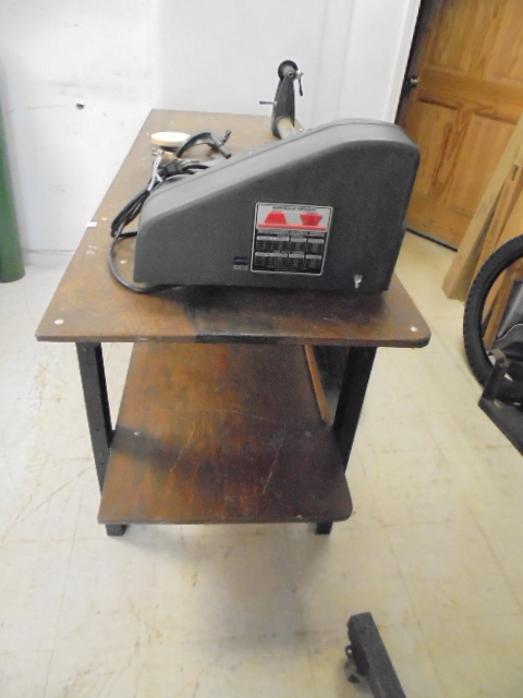 lot 1 image: Craftsman Wood Lathe