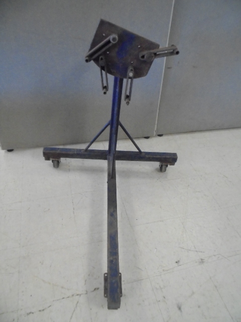 lot 3 image: Engine Stand