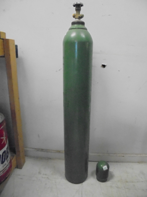 lot 10 image: Oxygen Tank