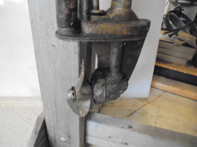 lot 16 image: Vintage Outboard Motor