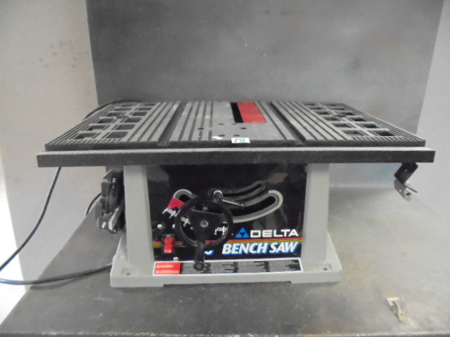 lot 18 image: Bench Saw