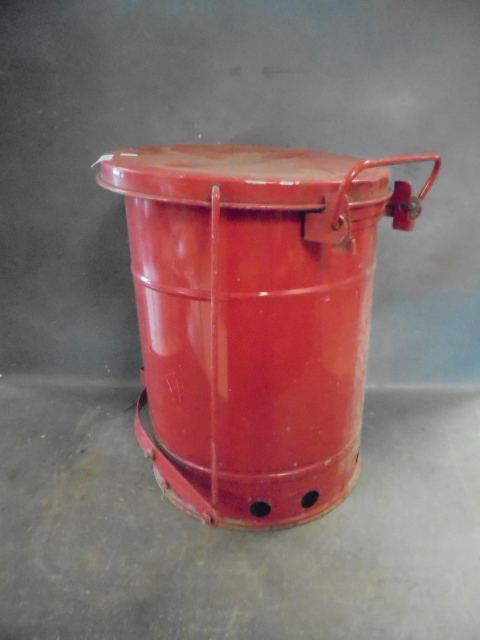 lot 22 image: 6 Gallon Oil Waste Can