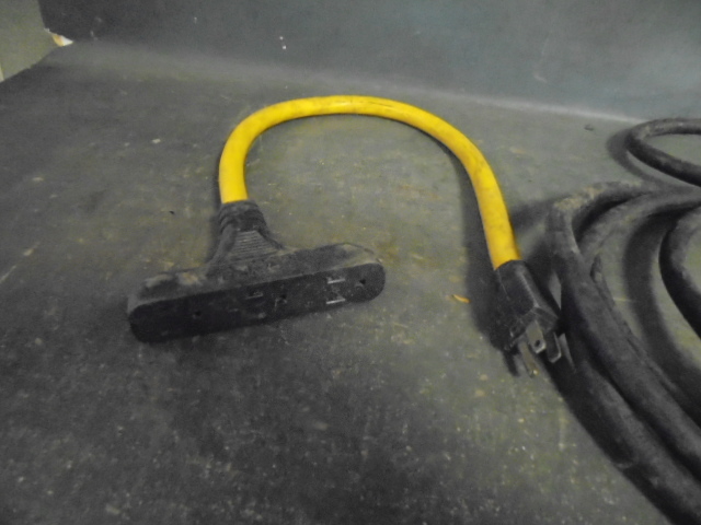 lot 40 image: Power Cords