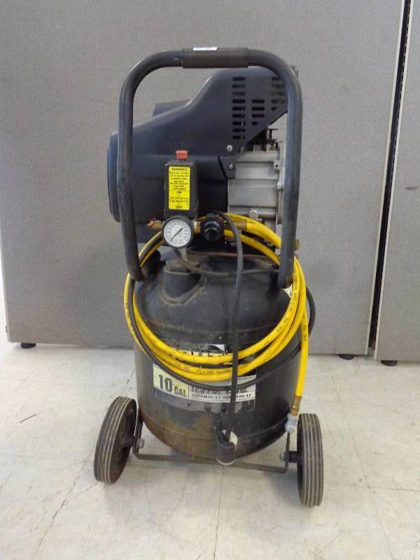lot 35 image: Air Compressor