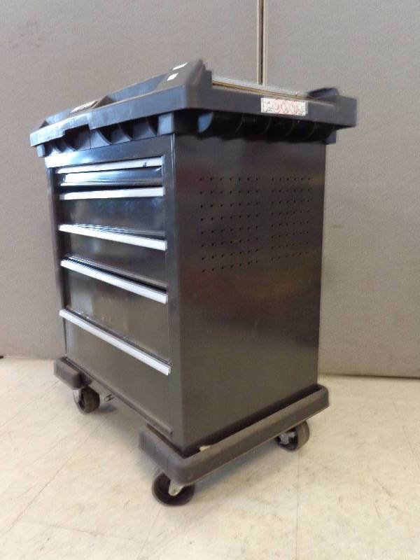 lot 28 image: 5 Drawer Tool Chest