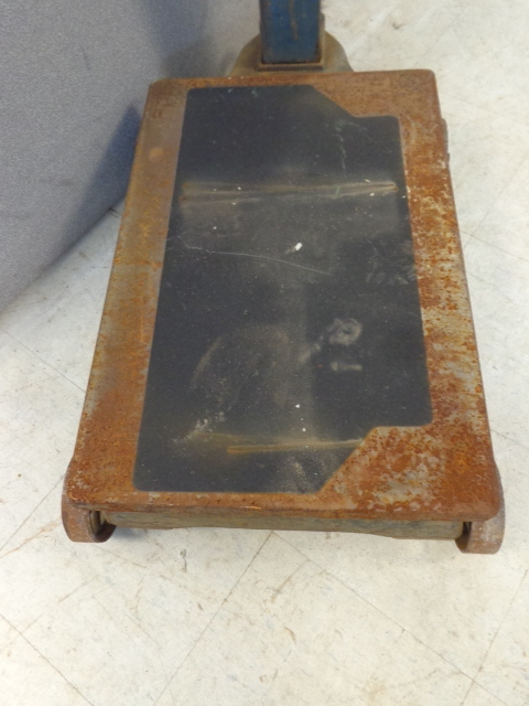 lot 66 image: Vintage Weigh Scale