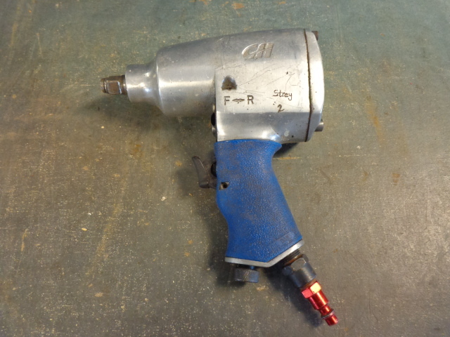 lot 75 image: 12 Air Impact Wrench
