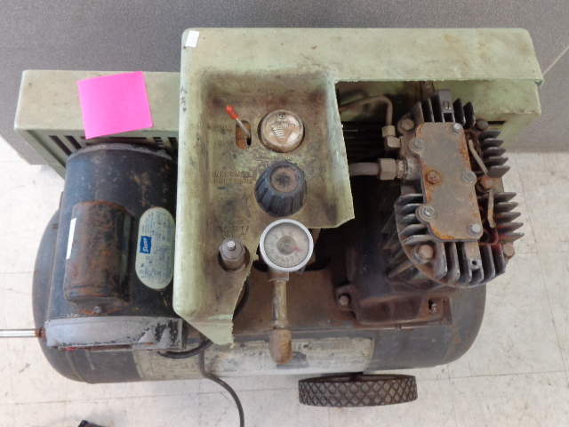 lot 78 image: Air Compressor