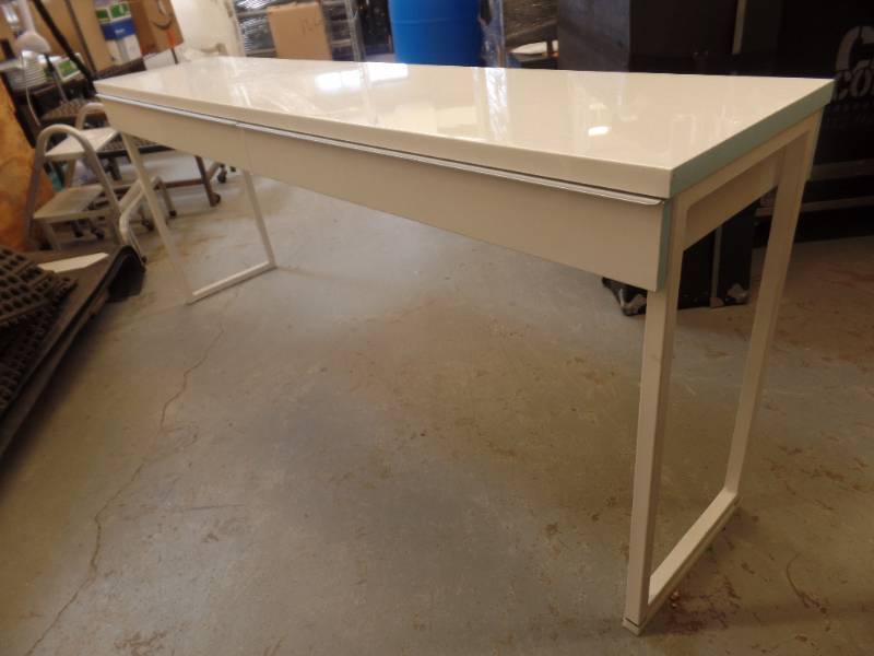 lot 118 image: METAL DESK TABLE