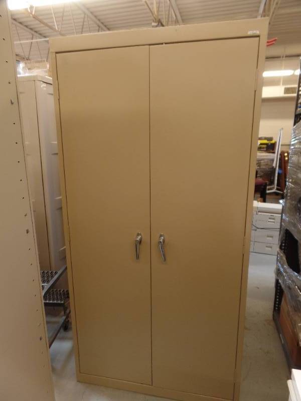 lot 121 image: METAL STORAGE CABINET