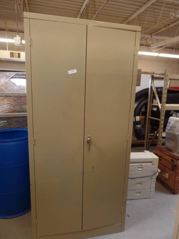 lot 123 image: METAL STORAGE CABINET