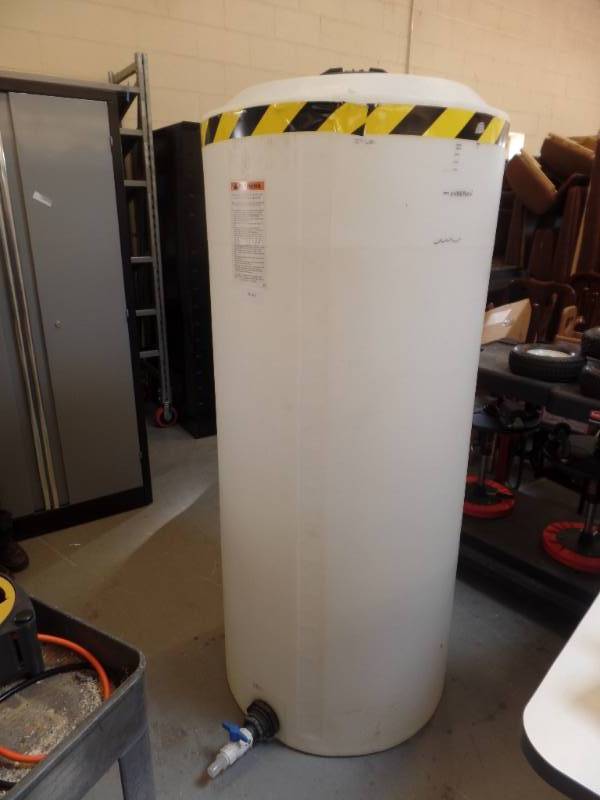 lot 129 image: LIQUID HOLDING TANK