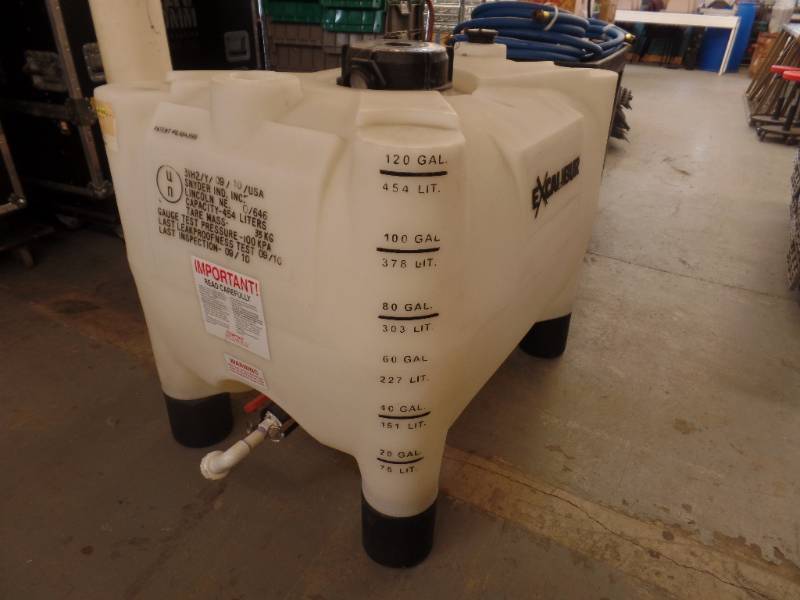lot 132 image: LIQUID HOLDING TANK