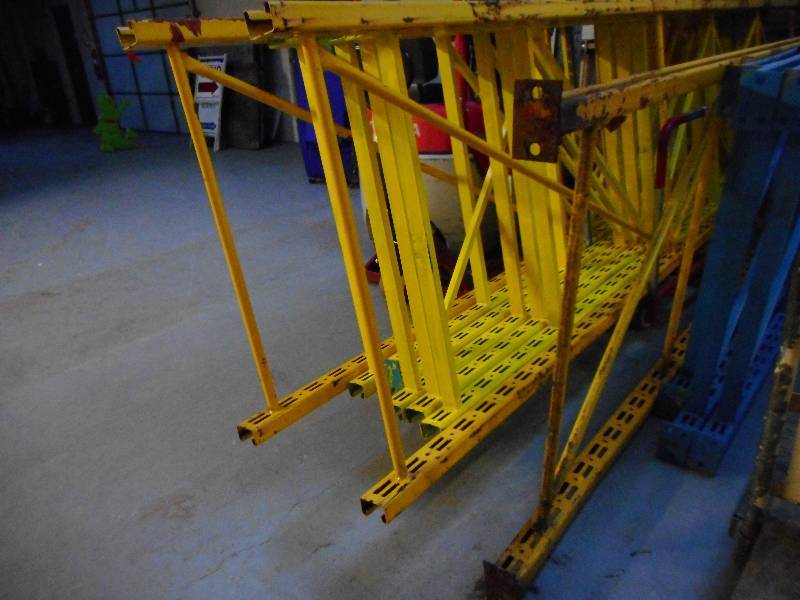 lot 102 image: PALLET RACKING