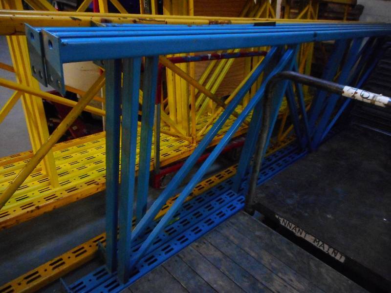 lot 104 image: PALLET RACKING