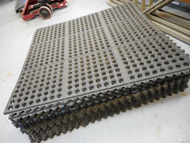 lot 143 image: GRID STYLE FLOOR MATS