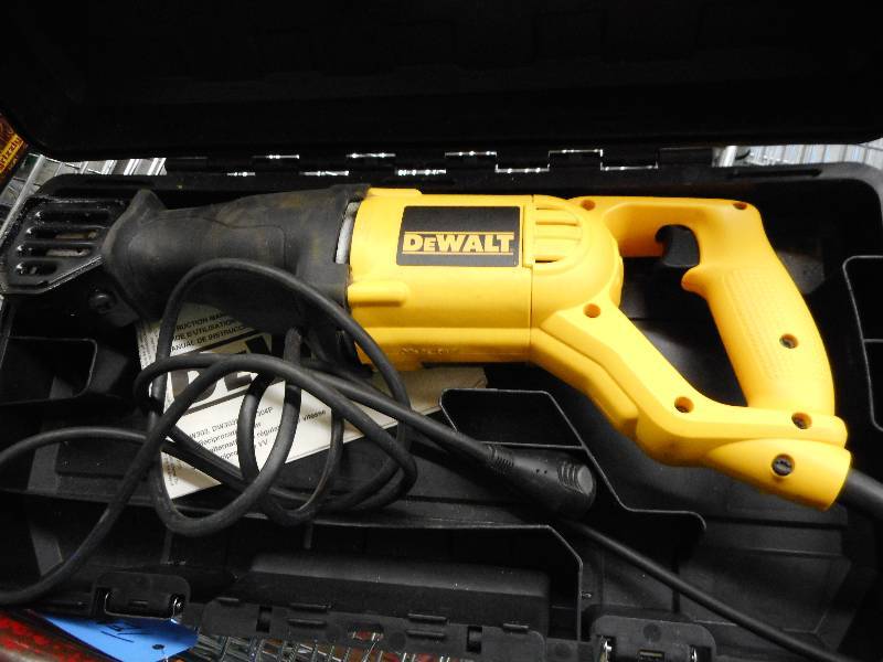 lot 153 image: DE WALT RECIPROCATING SAW