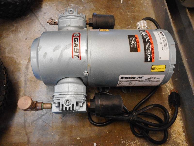 lot 169 image: GAST AIR PUMP