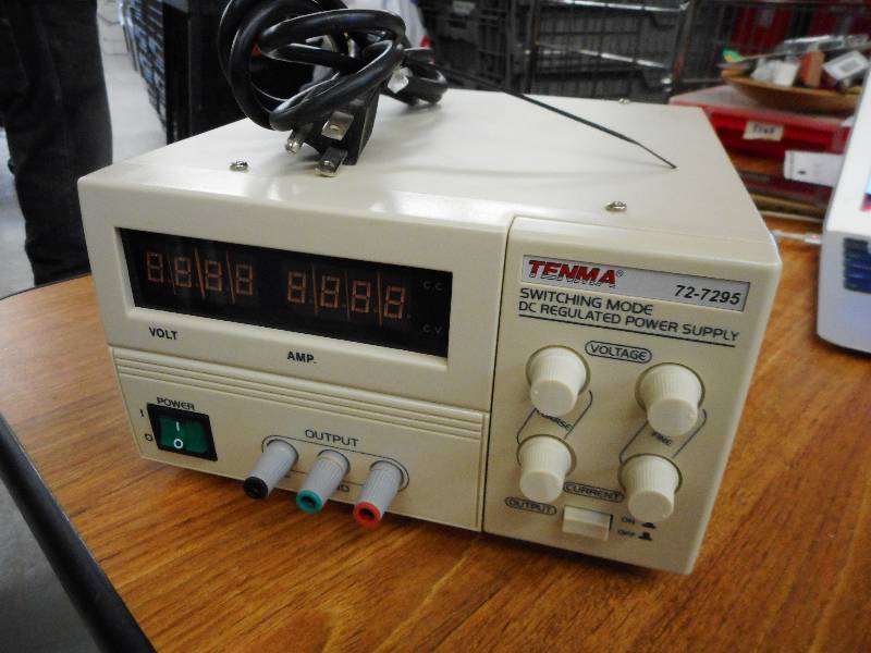 lot 171 image: DC REGULATED POWER SUPPLY