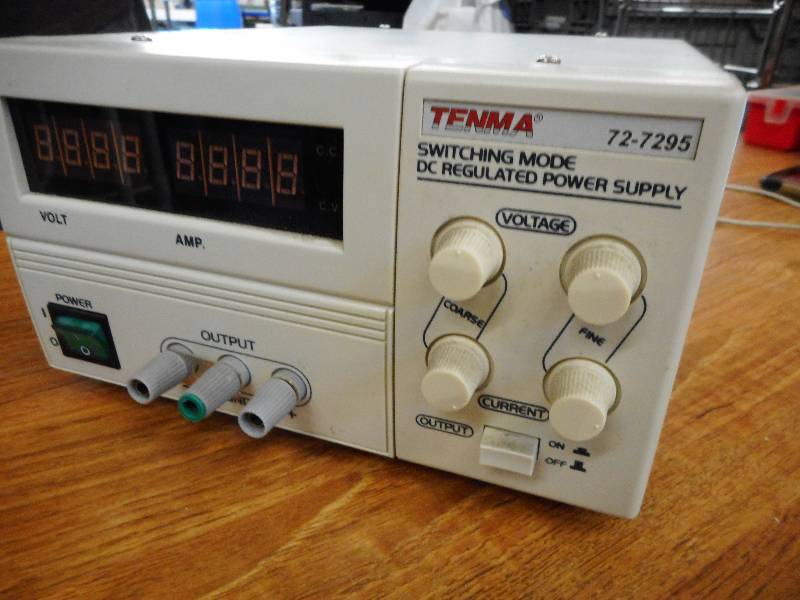 lot 172 image: DC REGULATED POWER SUPPLY