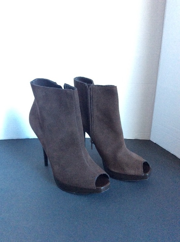 Steve Madden Womens Boots - 8.5