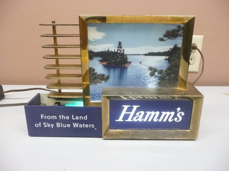 lot 12 image: VINTAGE HAMMS BEER LIGHTED BEER SIGN BAR LIGHT LAKE SCENE REGISTER TOPPER - WORKS - SELLING FOR OVER $300.00 ON EBAY - SEE PICTURES