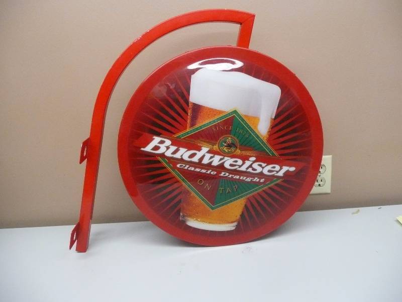 lot 26 image: BUDWEISER PUB SIGN - GOOD CONDITION - HEAVY DUTY MOUNTING BRACKET, APPROX 19ROUND - SEE PICTURES